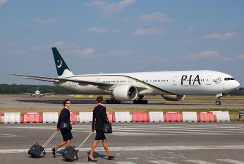 AP-BHW - PIA - Pakistan International Airlines Boeing 777-300ER