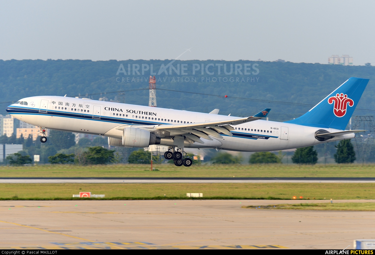 China Southern Airlines B-6531 aircraft at Paris - Charles de Gaulle