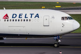 N127DL - Delta Air Lines Boeing 767-300