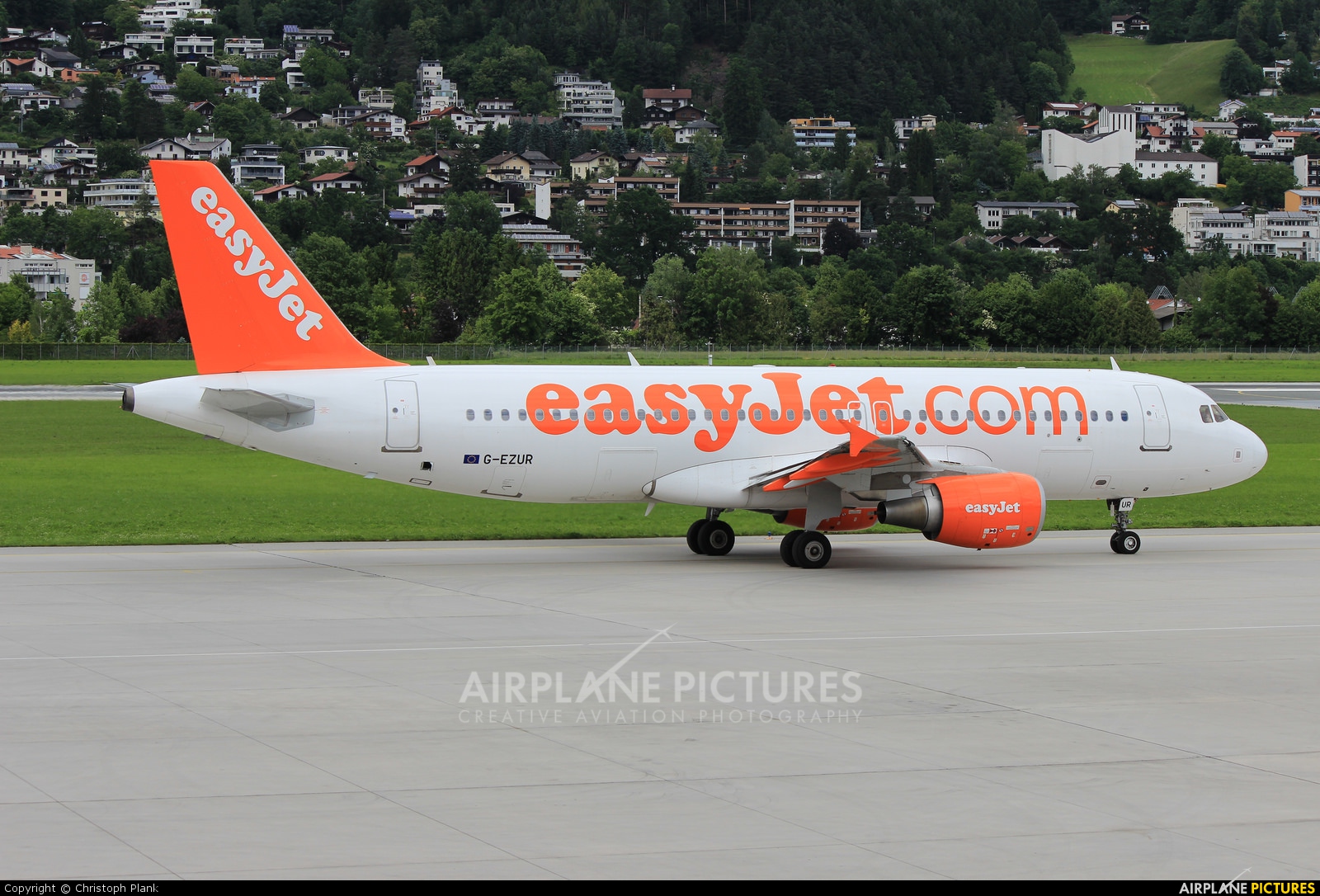 easyJet G-EZUR aircraft at Innsbruck