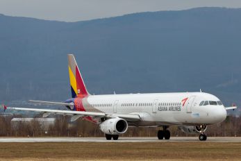 HL8267 - Asiana Airlines Airbus A321