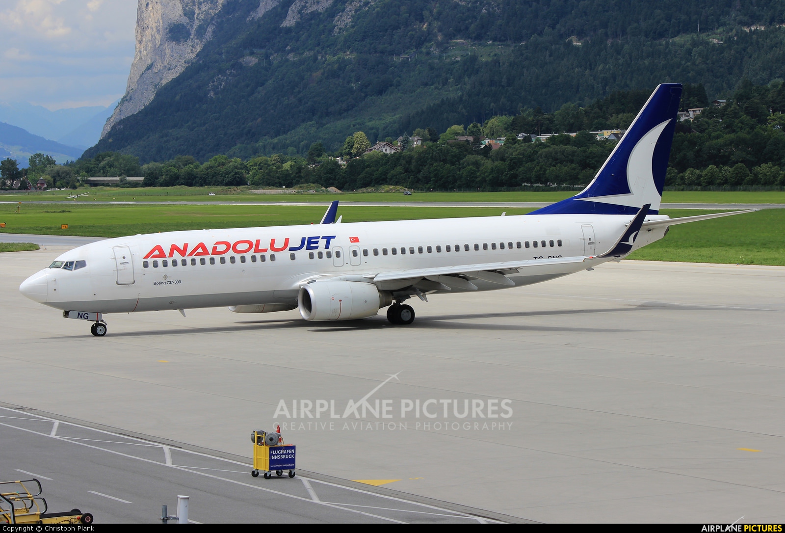 AnadoluJet TC-SNG aircraft at Innsbruck