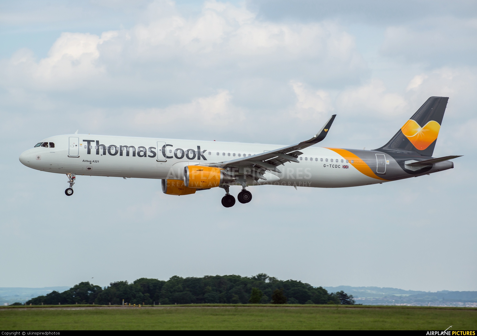Thomas Cook G-TCDC aircraft at East Midlands