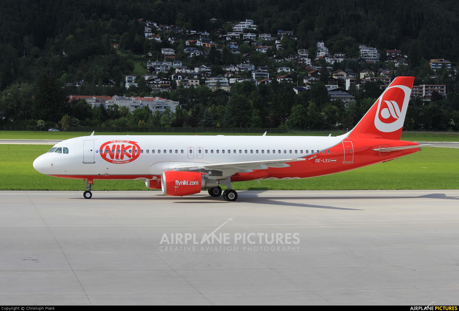 Niki OE-LEU aircraft at Innsbruck