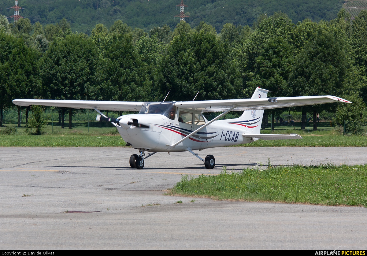 Private I-CCAB aircraft at Caiolo - Sondrio