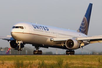 N666UA - United Airlines Boeing 767-300