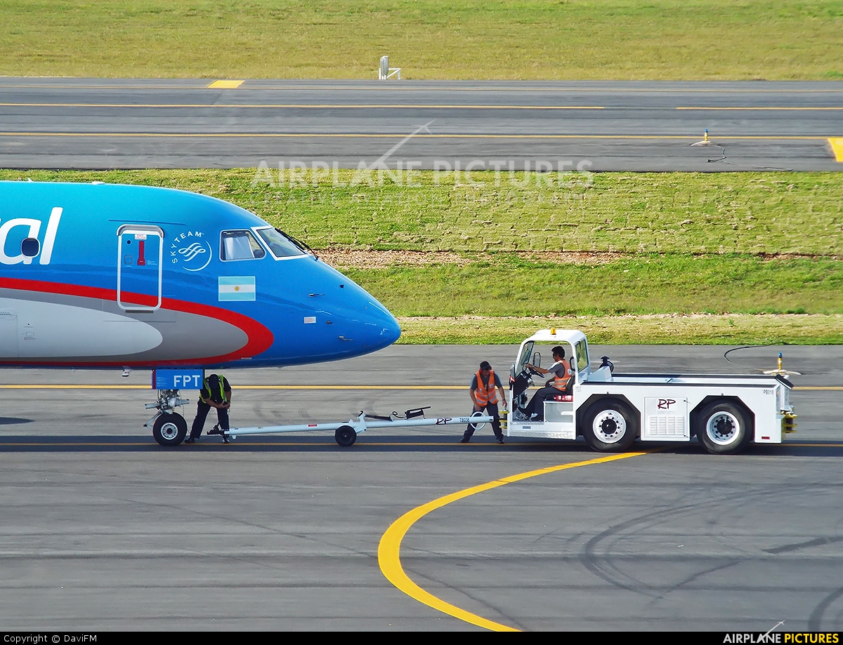 Austral Lineas Aereas LV-FPT aircraft at Curitiba -  Afonso Pena