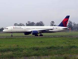 N6705Y - Delta Air Lines Boeing 757-200