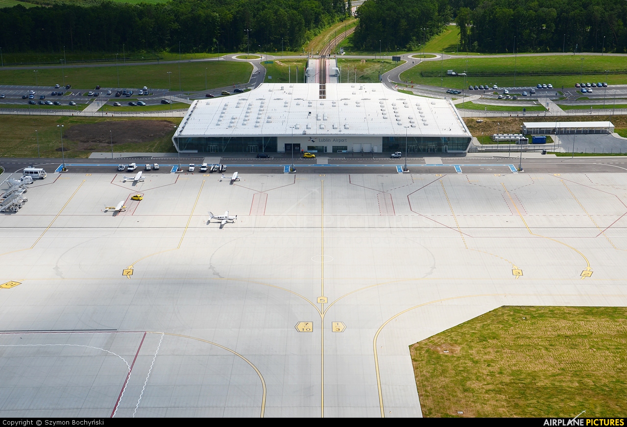 - Airport Overview - aircraft at Lublin