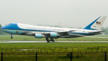 Air Force One arrives at Warsaw title=
