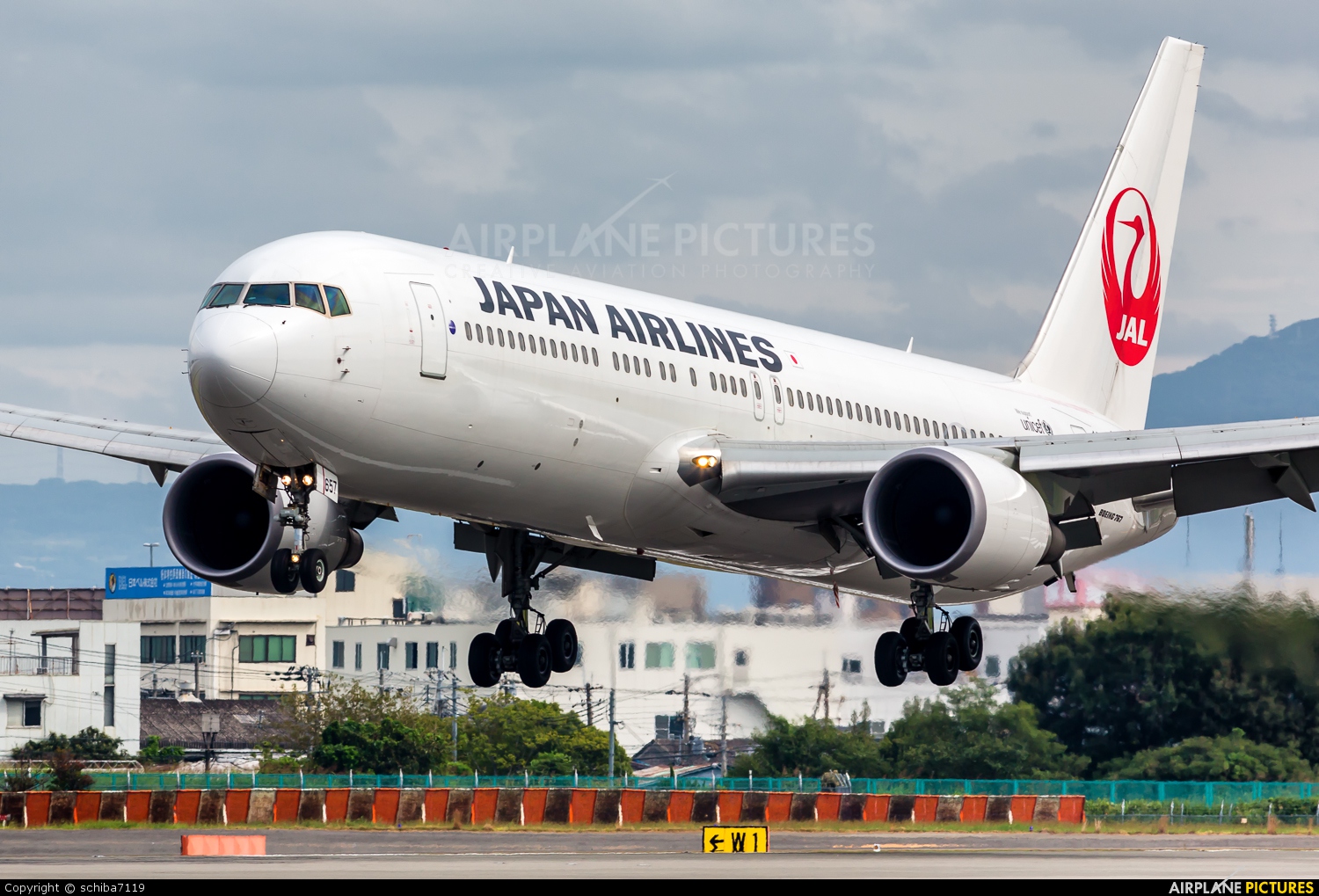 JAL - Japan Airlines JA657J aircraft at Osaka - Itami Intl