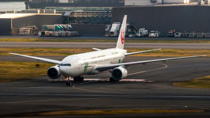 JA8984 - JAL - Japan Airlines Boeing 777-200