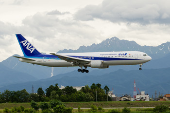 JA8322 - ANA - All Nippon Airways Boeing 767-300