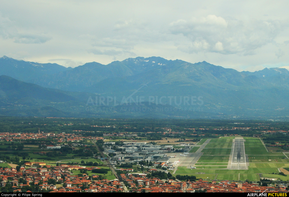 - Airport Overview - aircraft at Turin - Caselle