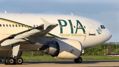 AP-BDZ - PIA - Pakistan International Airlines Airbus A310