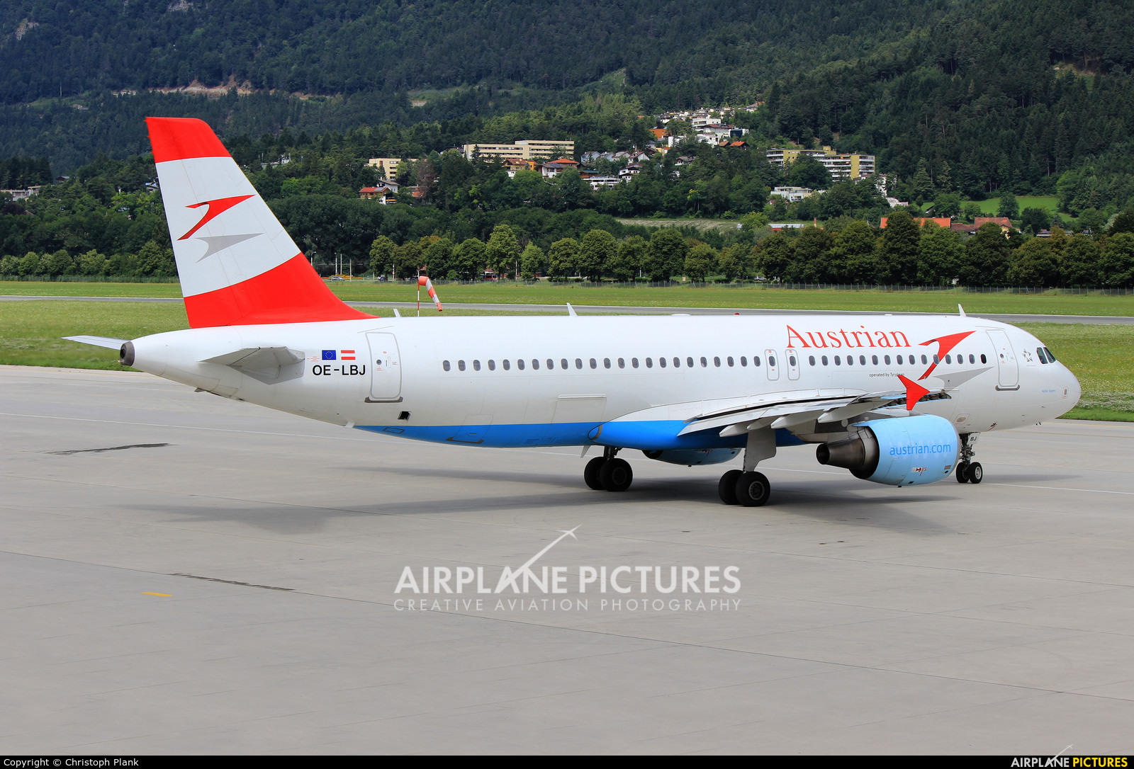 Austrian Airlines/Arrows/Tyrolean OE-LBJ aircraft at Innsbruck