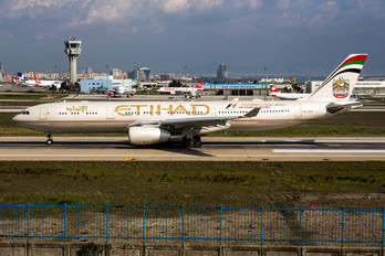 A6-AFE - Etihad Airways Airbus A330-300
