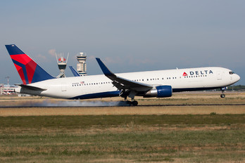N199DN - Delta Air Lines Boeing 767-300ER