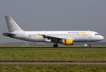 EC-KLB - Vueling Airlines Airbus A320