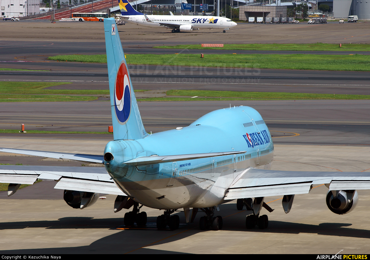 Korean Air HL7461 aircraft at Tokyo - Haneda Intl