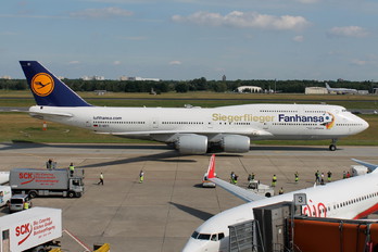D-ABYI - Lufthansa Boeing 747-8