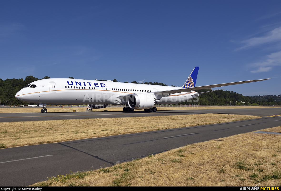 United Airlines N38950 aircraft at Seattle - Boeing Field / King County Intl