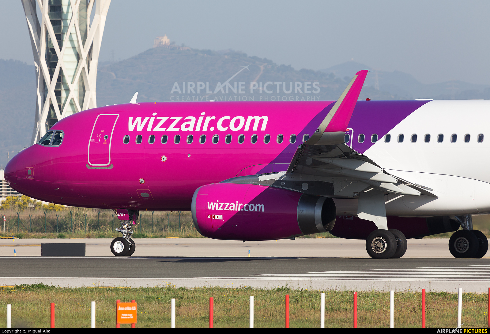 Wizz Air HA-LWY aircraft at Barcelona - El Prat