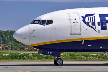 EI-DLW - Ryanair Boeing 737-800