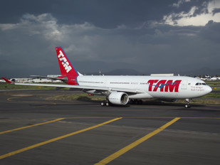 PT-MVU - TAM Airbus A330-200