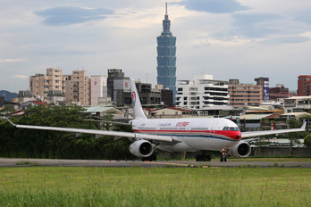 B-6095 - China Eastern Airlines Airbus A330-300
