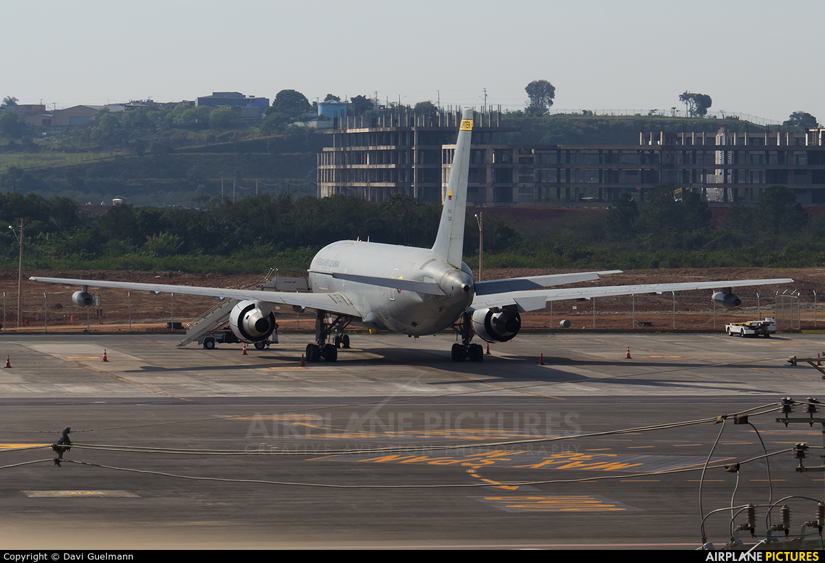 Colombia - Air Force FAC1202 aircraft at São Paulo - Guarulhos