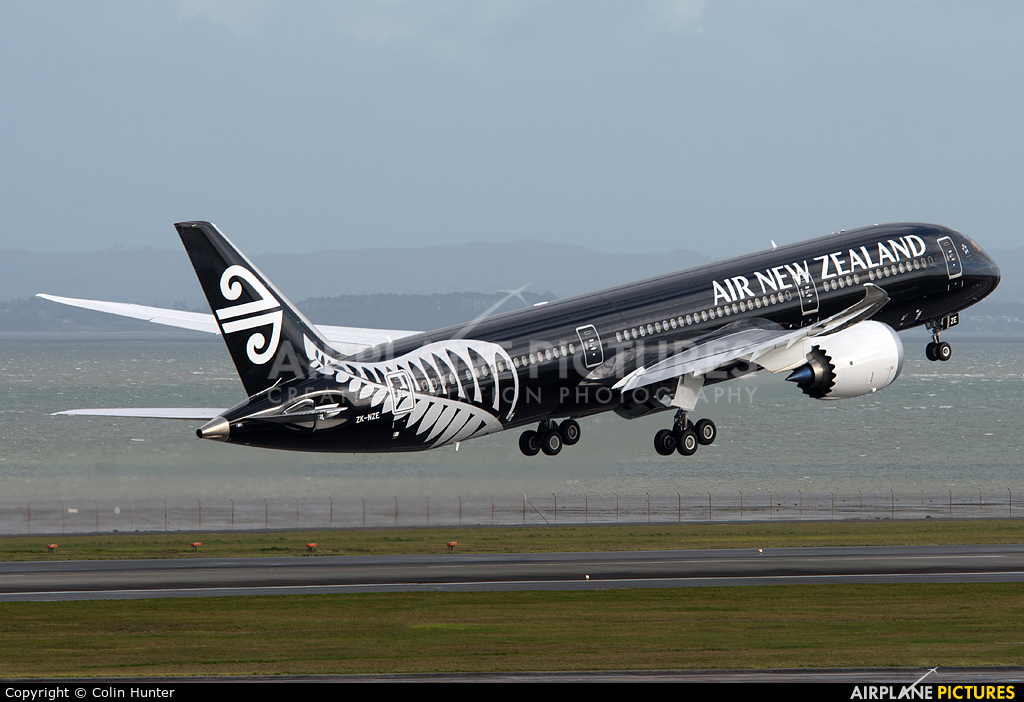 Air New Zealand ZK-NZE aircraft at Auckland Intl