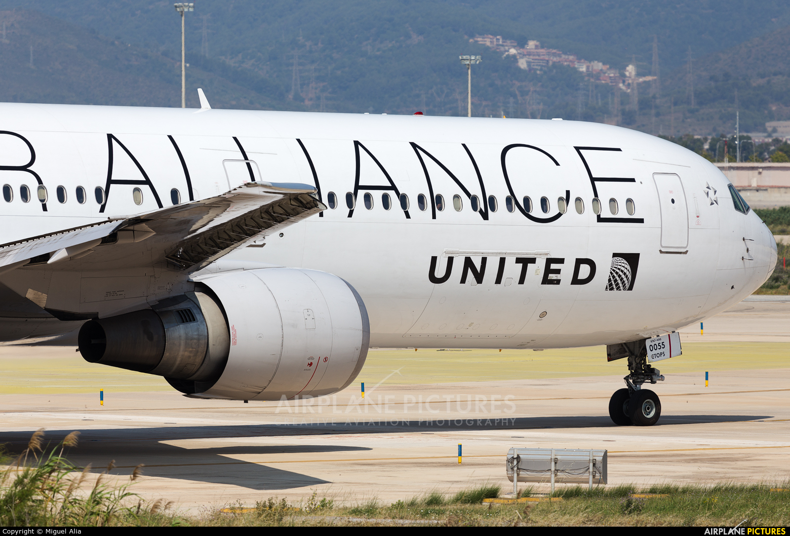 United Airlines N76055 aircraft at Barcelona - El Prat