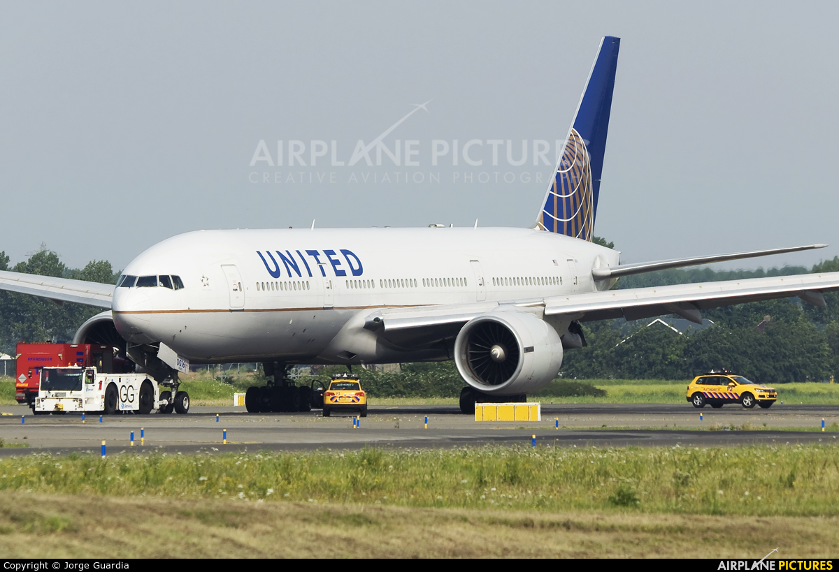 United Airlines N57016 aircraft at Amsterdam - Schiphol