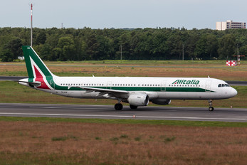 EI-IXV - Alitalia Airbus A321