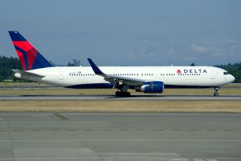 N1610D - Delta Air Lines Boeing 767-300ER