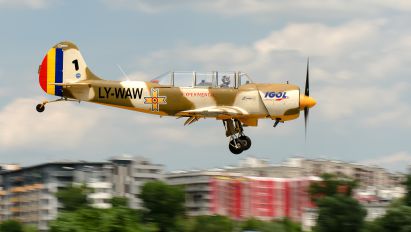 LY-WAW - Aerobatic Yakkers Yakovlev Yak-52TW