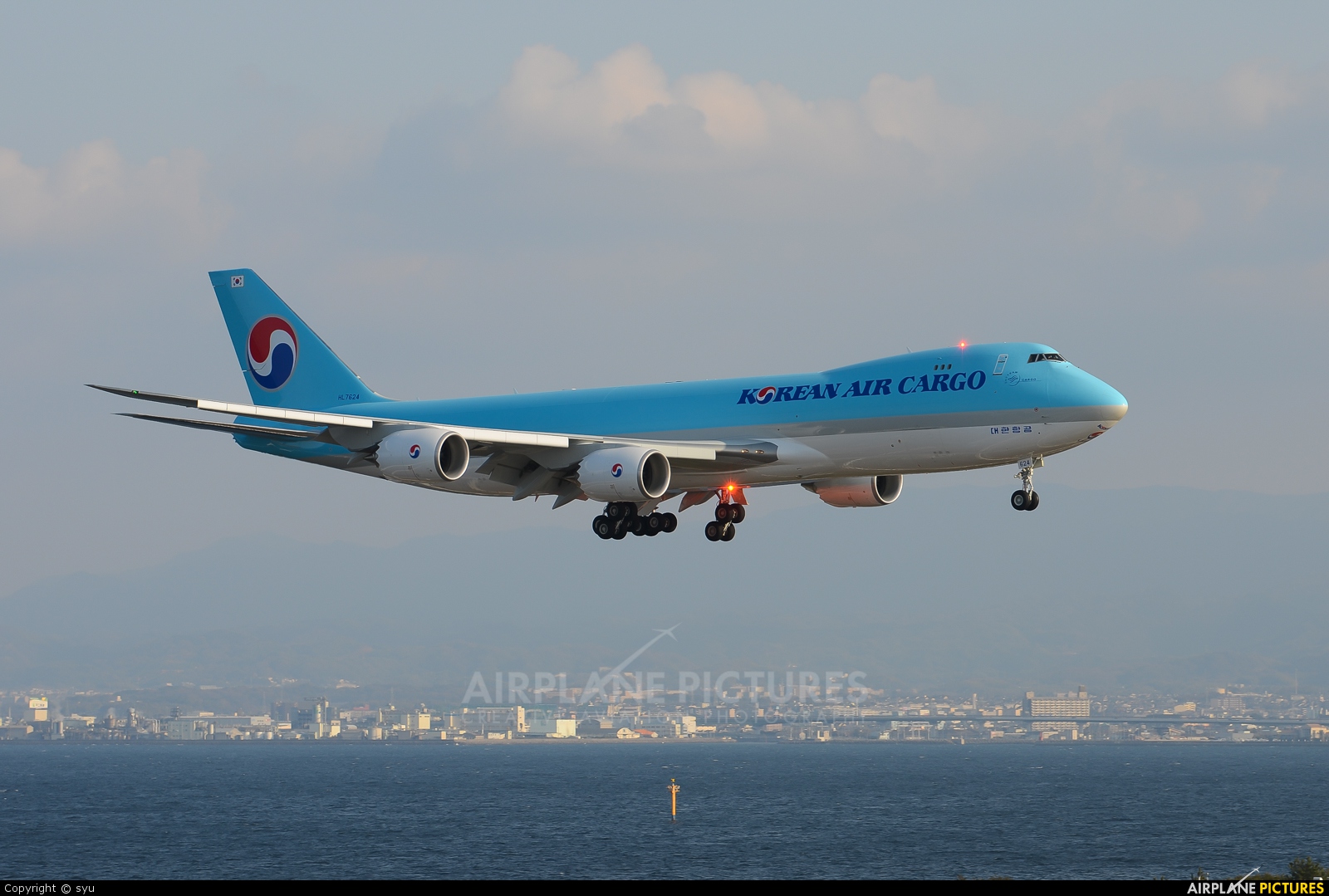 Korean Air Cargo HL7624 aircraft at Kansai Intl