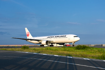JA8988 - JAL - Japan Airlines Boeing 767-300