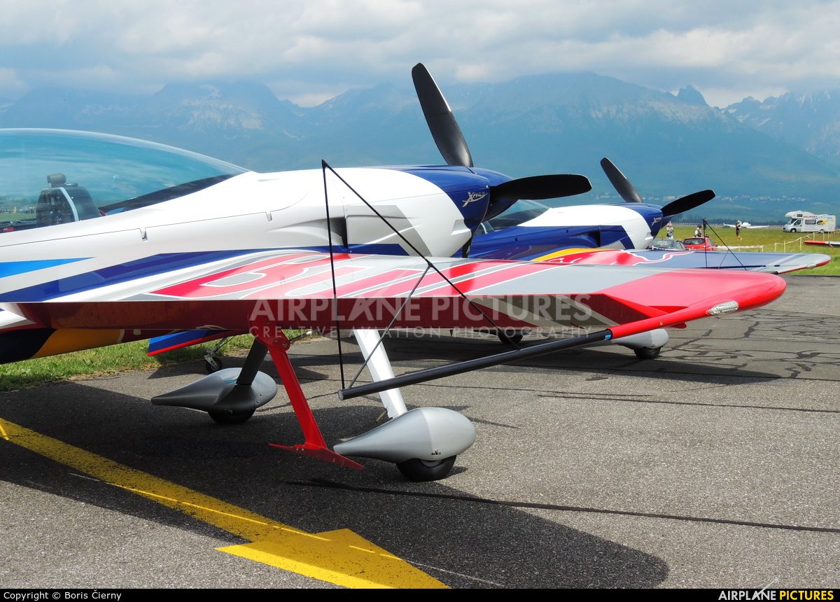 The Flying Bulls Duo : Aerobatics Team OK-FBD aircraft at Poprad - Tatry