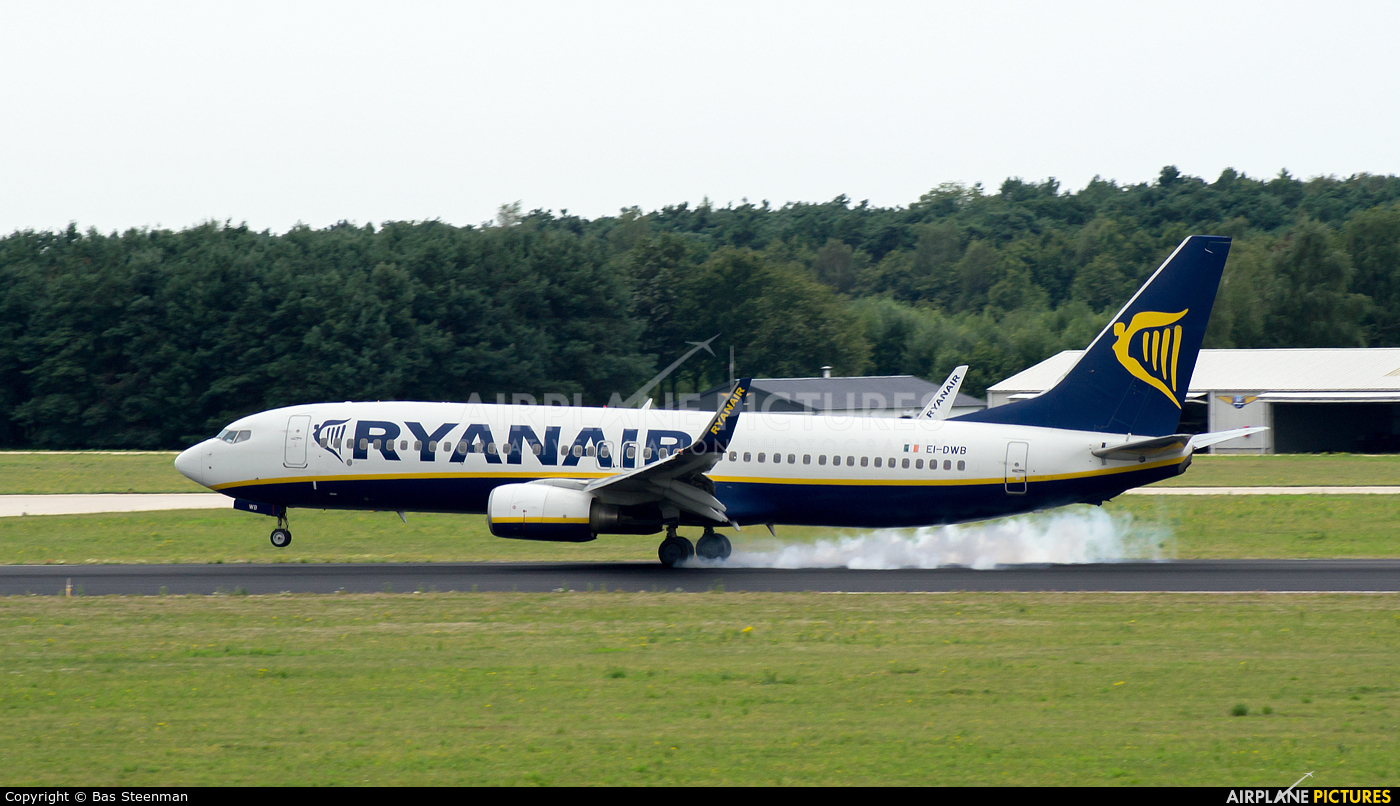 Ryanair EI-DWB aircraft at Eindhoven