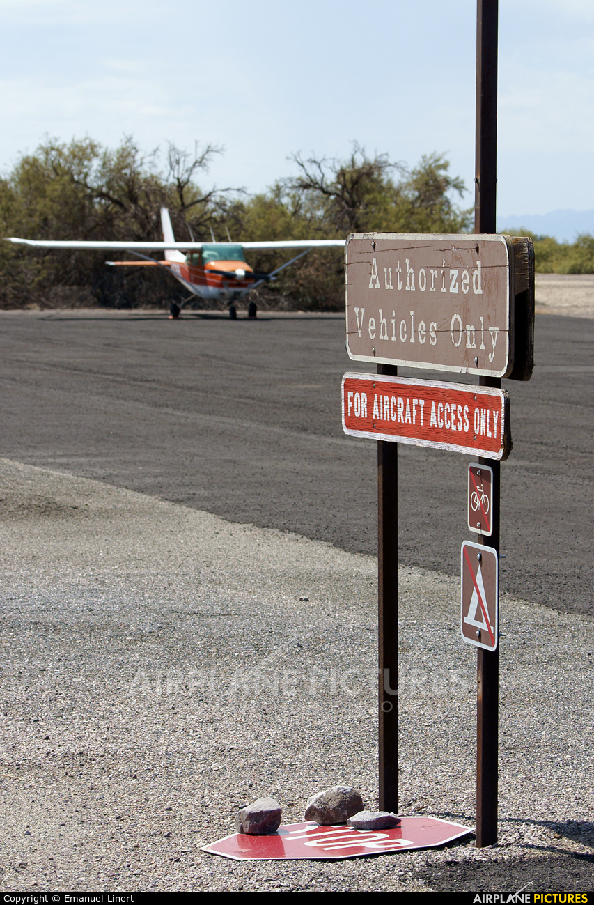 Private N3289L aircraft at Death Valley - Furnace Creek 