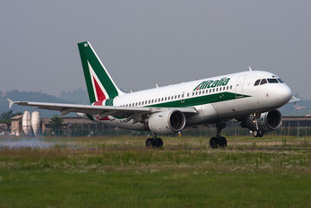 EI-IMU - Alitalia Airbus A319