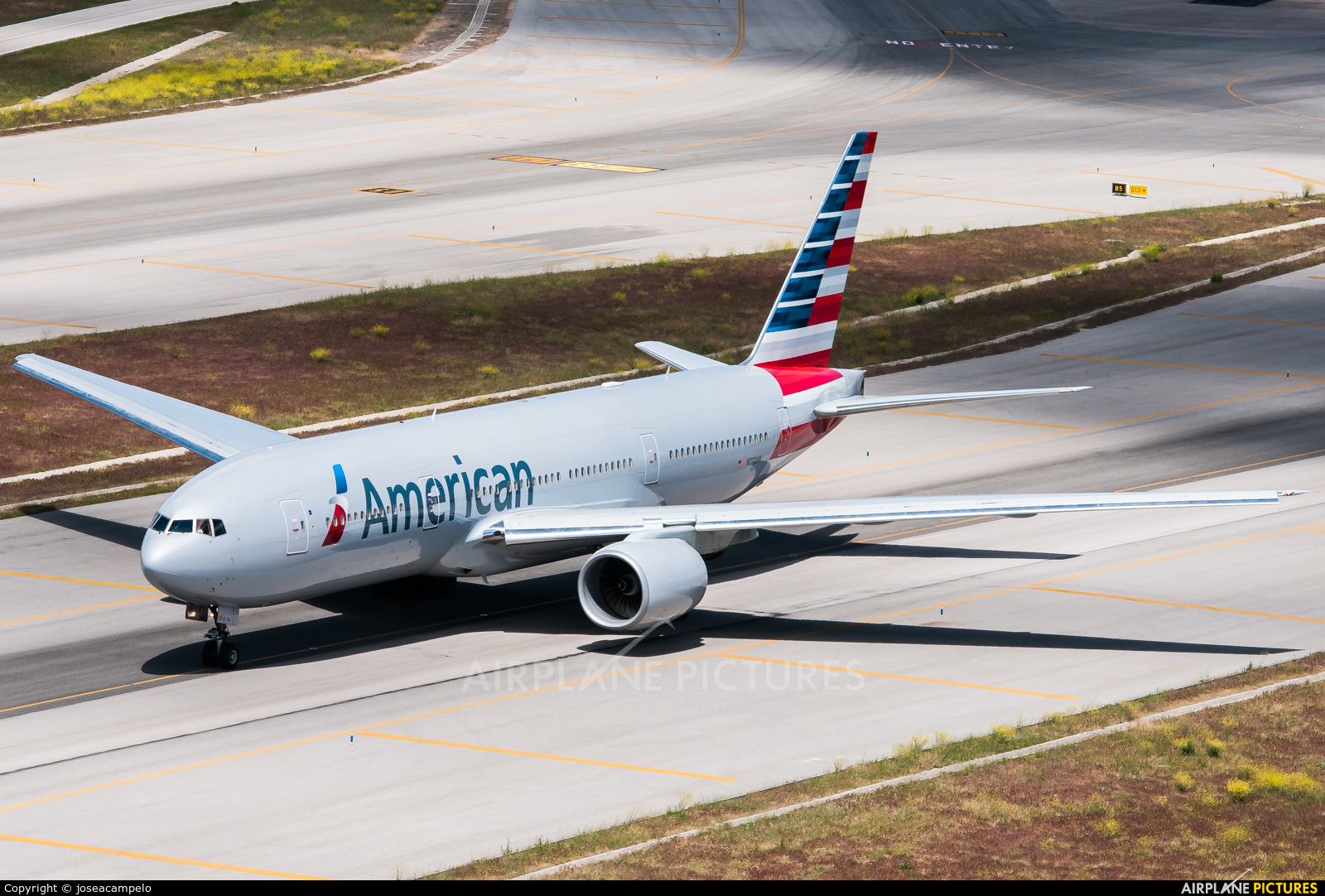 American Airlines N772AN aircraft at Madrid - Barajas