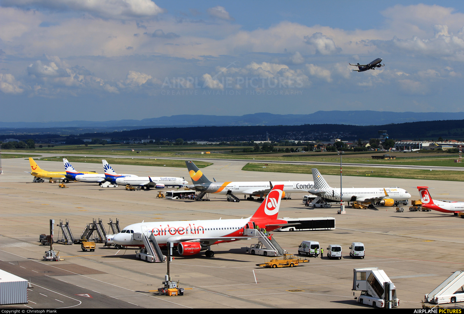 - Airport Overview - aircraft at Stuttgart