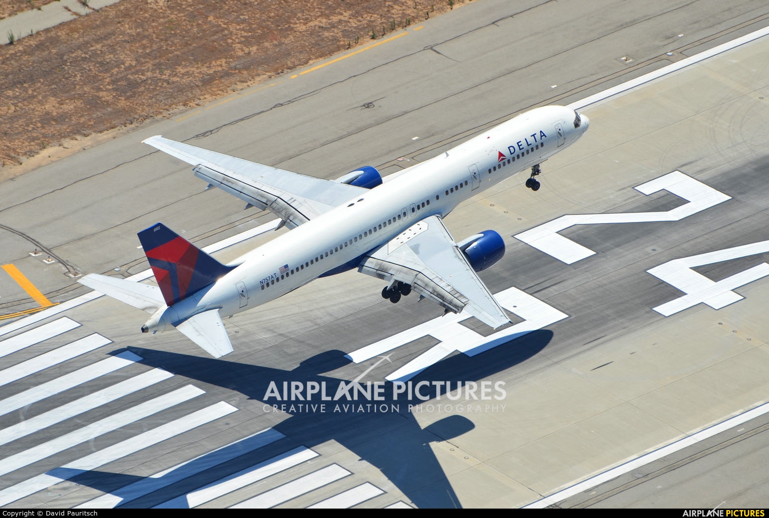 Delta Air Lines N757AT aircraft at Los Angeles Intl