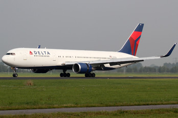 N155DL - Delta Air Lines Boeing 767-300ER