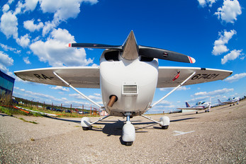 RA-67421 - Chelavia Cessna 172 RG Skyhawk / Cutlass