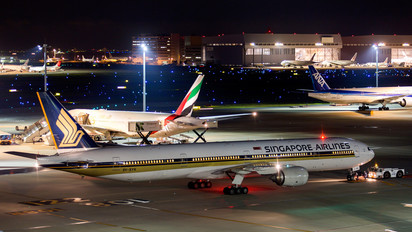 9V-SYK - Singapore Airlines Boeing 777-300