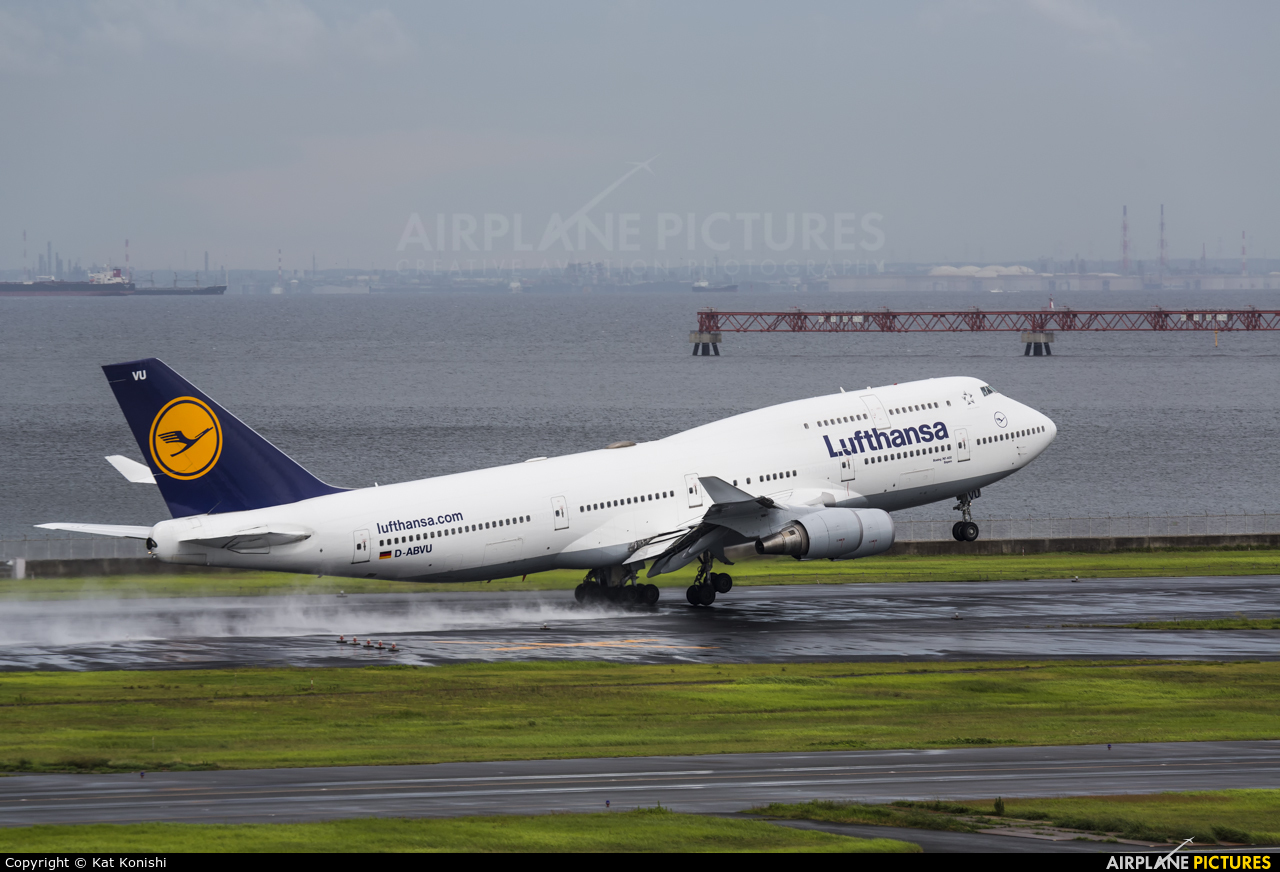 Lufthansa D-ABVU aircraft at Tokyo - Haneda Intl